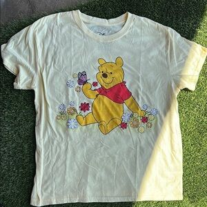 Disney Winnie the Pooh Short Sleeve Embroidered flowers Size XL